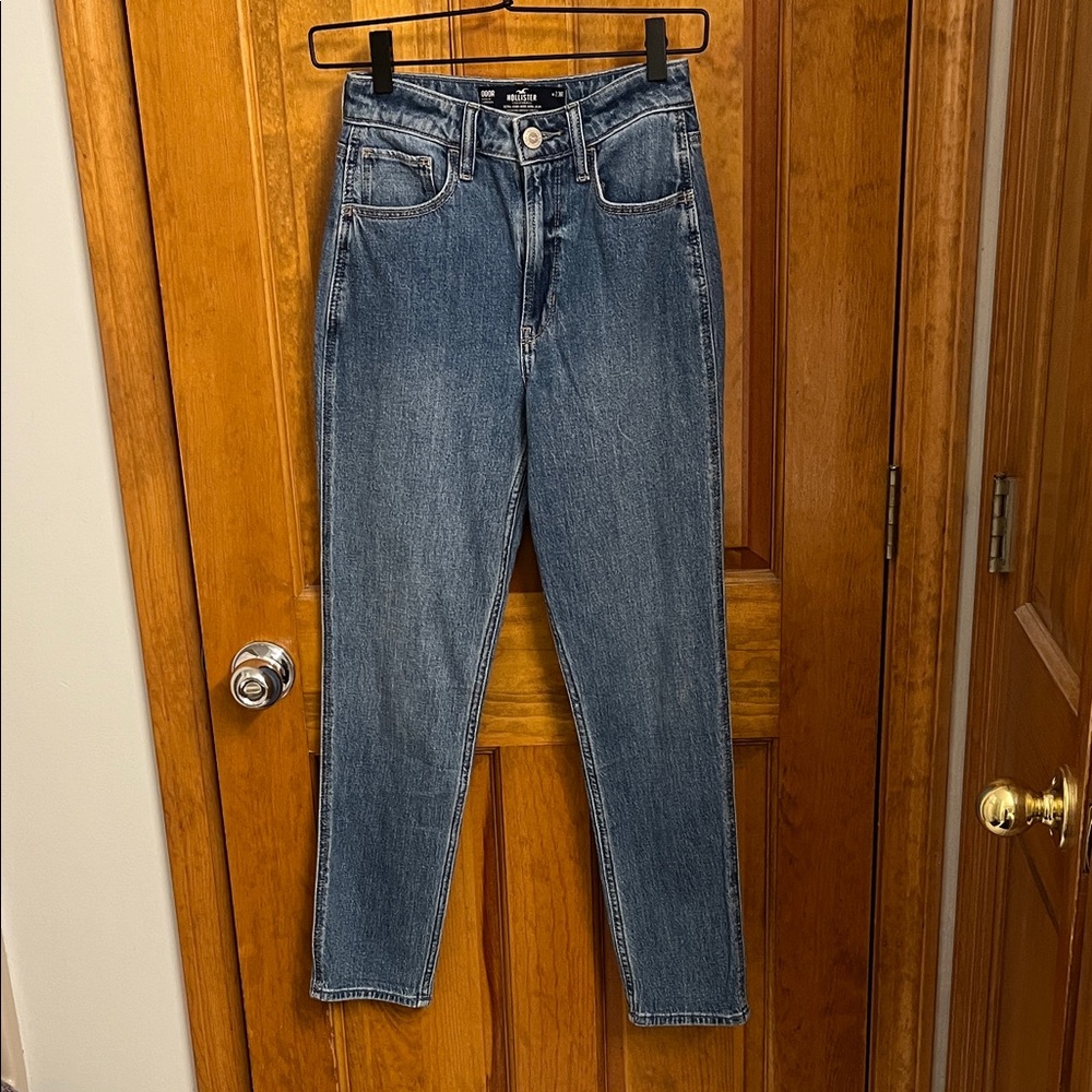 Hollister jeans, never worn! Tags attached. Size is 000. W 23R.